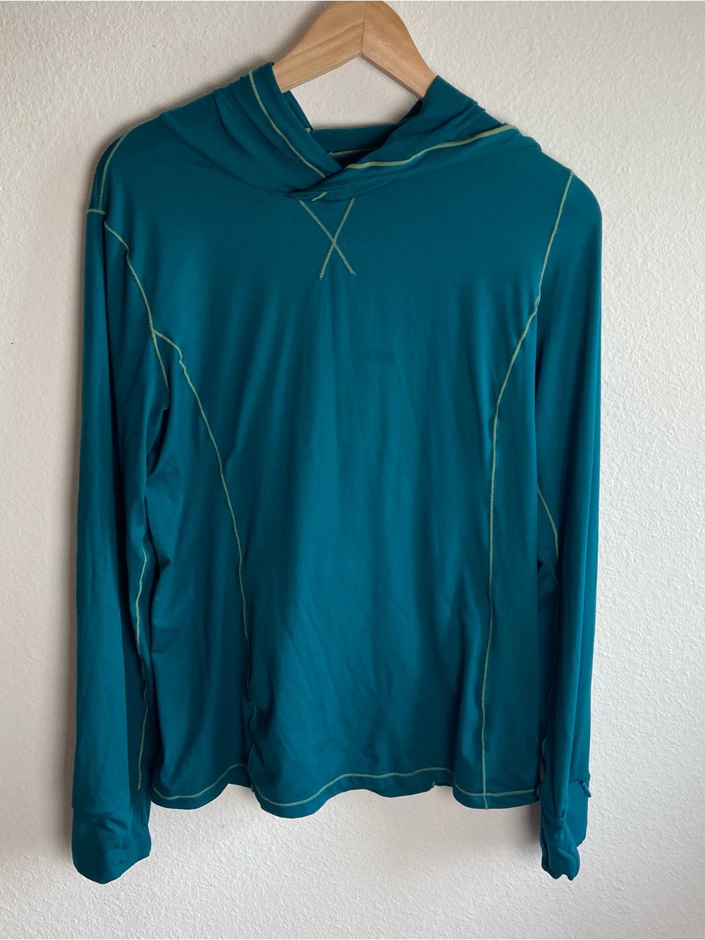 Fabletics Phoenix Run Hoodie L Teal Neon Stitch Wrist Zip Pockets Lightweight